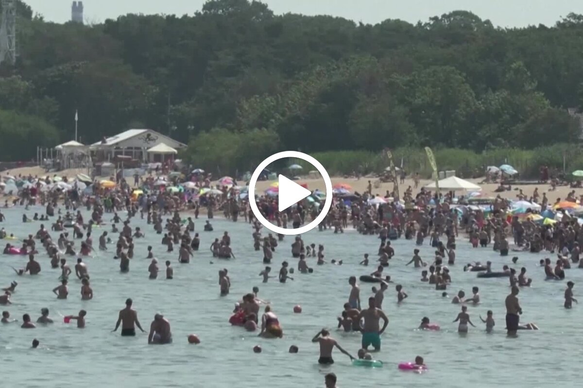 Lenkijoje skambant perspėjimams dėl kaitros paplūdimių lankytojai nesibodi saulės