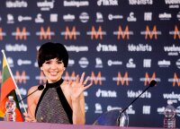 Gražiausia „Eurovizijoje“ buvusi suknelė sulaukė Italijos žurnalų dėmesio – visa Europa sužavėta Monikos Liu