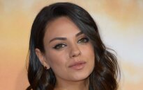 Naujausios „Matricos“ kūrėjų juostos recenzija: filmas, norintiems pasižiūrėti į <em>medinę</em> Mila Kunis