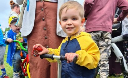 Šeškus tiki mūsų visų gerumu: suraskime tuos 2000 ratuotų priemonių, kad Ukrainos vaikai būtų bent kažkiek laimingesni