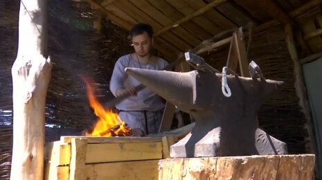 Kaliningrade įkurtas kaimelis nukelia šimtmečius atgal: čia visi gyvena kaip vikingai
