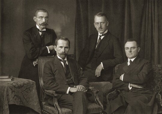 Lietuvos monarchijos projektas: karaliaus kandidatų sąraše nuo Ispanijos karo aviacijos aso iki veidmainio vietinio didiko