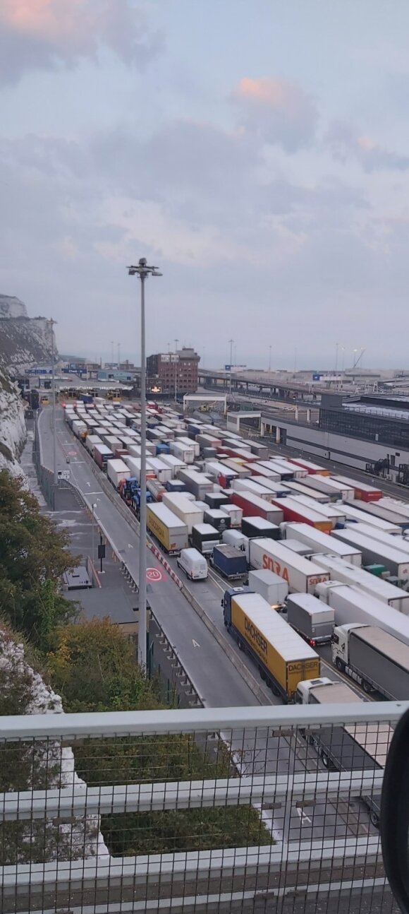 There was a huge queue at passport control.