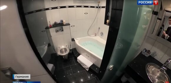 The propagandists who demonstrated the luxurious Navalno apartments in Germany got the answer: Wow, there is even a bathroom!