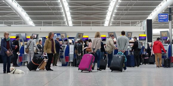 De som skal fly blir advart: flybilletter blir dyrere og dyrere, og det kan bli mangelvare