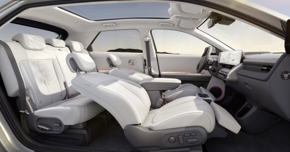 „Hyundai“ pristatė naują „Ioniq 5“: skirtingų talpų baterijos ir versija su galiniais varančiaisiais ratais