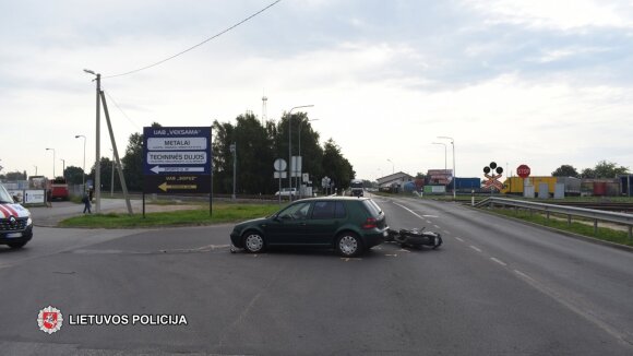 Marijampolėje per avariją sunkiai sužaloto motociklininko medikams išgelbėti nepavyko