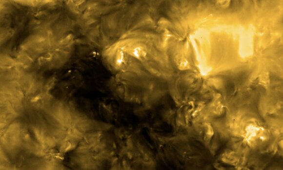 The entire surface of the Sun is covered in 