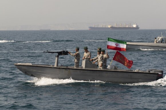 Irano laivai Hormūzo sąsiauryje
