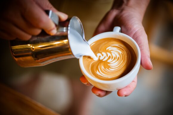 Mokslininkai išsiaiškino, ar kava padeda numesti svorio