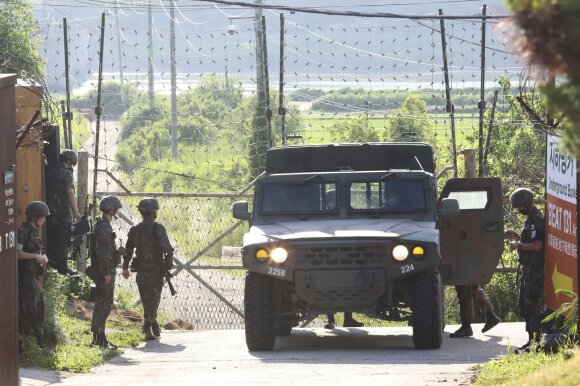 South Korean troops in the border section