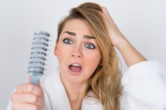4 vitaminai, kurie būtini sveikiems ir spindintiems plaukams