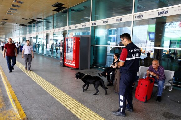 Литовец стал свидетелем теракта в аэропорту Стамбула: люди падали под сиденья