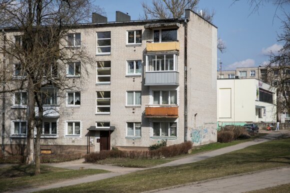 The apartment market in this Vilnius district is languishing, but its own houses and cabins are being swept away here.