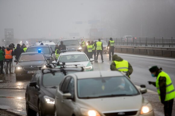 2020 12 18 Checkpoint on the A2 road during the second quarantine