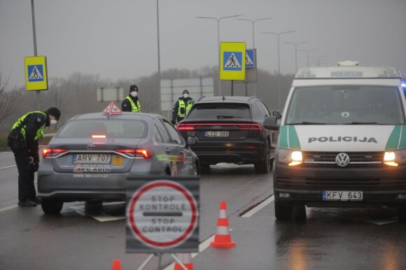 In Kaunas, the police control those who go to the city.