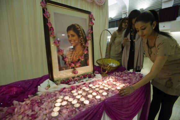 Shrienas Dewani, turtingas 31 metų Jungtinės Karalystės verslininkas, areštuotas už žmonos Anni nužudymą