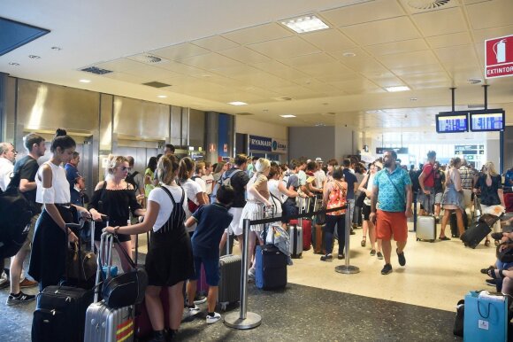 Išsamiai paaiškino, kas vyksta iki lėktuvo pakilimo: tai sužinoję stebėsitės, jei skrydis nevėluos