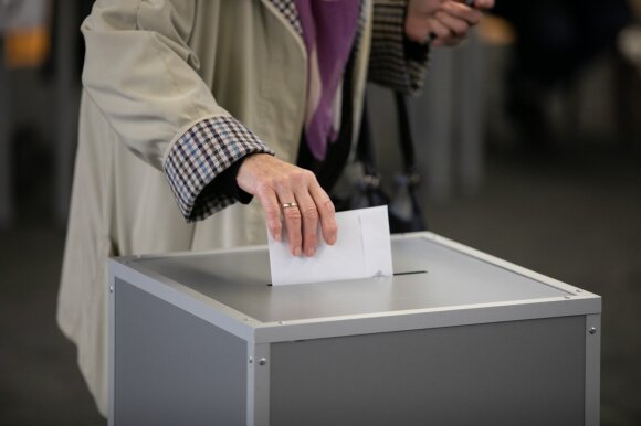 Lithuania elects new Seimas: queue warning, urging CEC voters