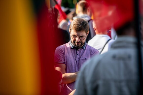 At the rally near the Seimas, politicians and celebrities from the criminal world were tried and tried.