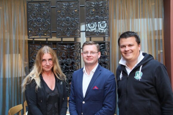 Olivier Jaroszas su Vilniaus "Žalgirio" vadovais Vilma Venslovaitiene ir Mindaugu Nikoličiumi