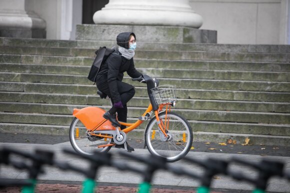 The survey showed how often Lithuanians change disposable masks