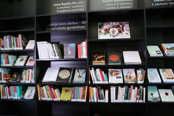 Alfas Ivanauskas savo kulinarijos knygų kolekciją padovanojo Lietuvos nacionalinei Martyno Mažvydo bibliotekai