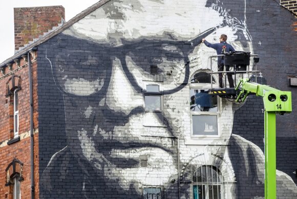 Marcelo Bielsa painted on the wall of Leeds