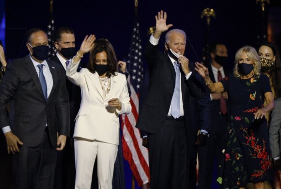 Būsimasis JAV prezidentas Joe Biden ir viceprezidentė Kamala Harris švenčia pergalę rinkimuose / 2020 m. lapkričio 8 d.