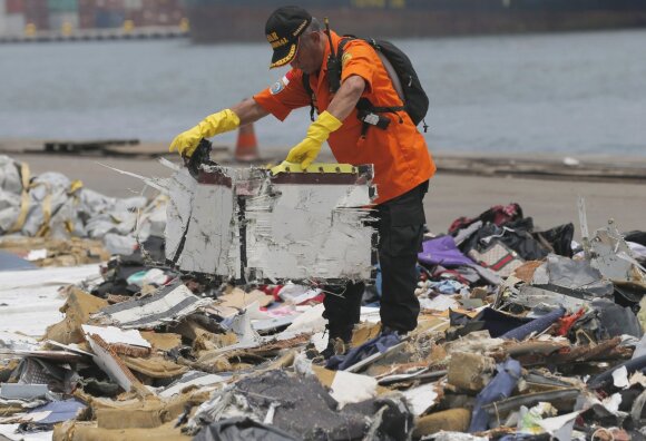 The crashes of two new Boeing 737 MAX aircraft, which killed 346 people, were due to the lack of additional angle sensors that are duplicated.