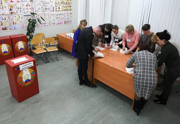 "Это полный распад избирательной системы": правозащитники о парламентских выборах в Беларуси