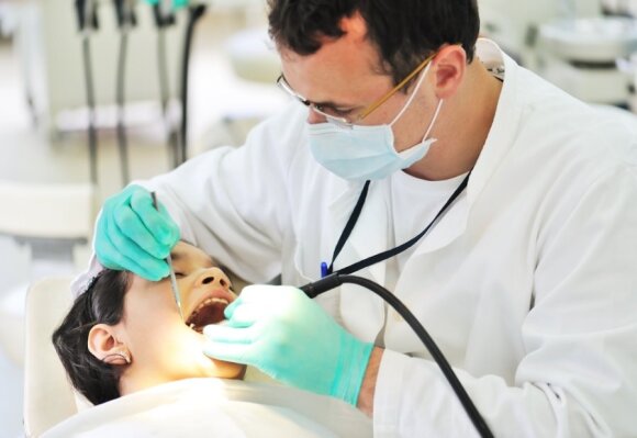 The dentist corrects the child's teeth.