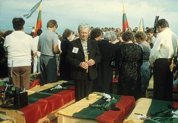 Į Kėdainių karinį oro uostą 1989 m. buvo pargabenti 120 lietuvių tremtinių palaikai