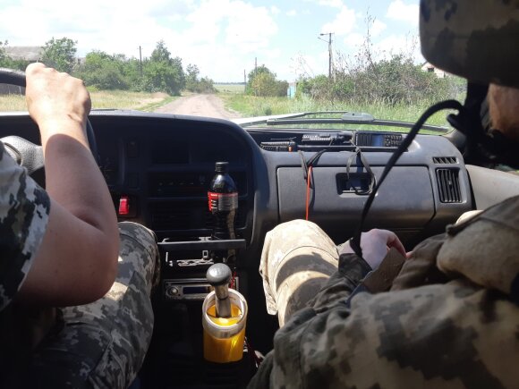 Ukrainos frontas tiesiogiai: rusai lupa artilerija, o to gero pas juos kol kas – be limito