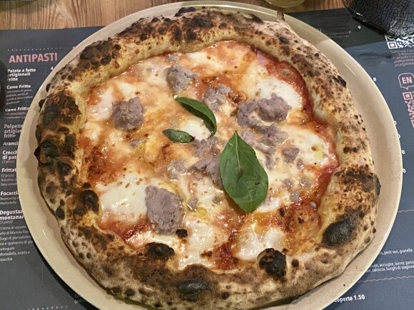 Le recensioni di Užkalnis sono famose anche in Italia: ci sono code alla pizzeria visitata