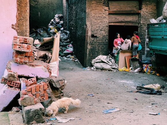 The other side of Egypt that is not seen by tourists: an extremely closed community that lives in garbage from birth