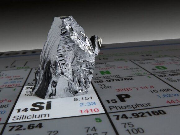 Silicis dažnai yra siūlomas tiek fantastų, tiek chemikų kaip galimas alternatyvios gyvybės chemijos pagrindas