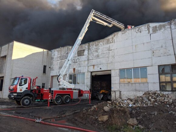 Itin pavojinga situacija Alytuje: ugniagesiai pristabdė gaisrą, gyventojams išplatintas pranešimas