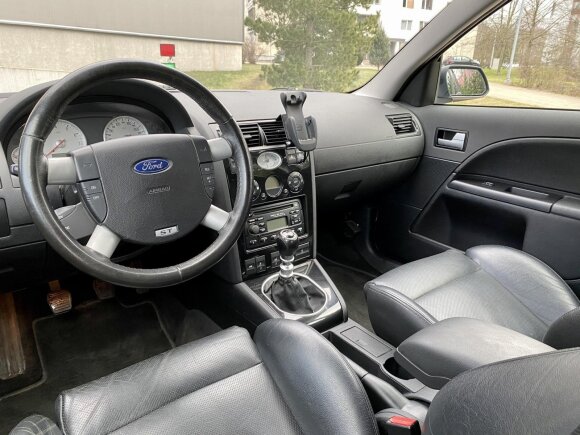 "Ford Mondeo ST220", kuriam kabinama ateities klasikos etiketė. Autoplius.lt nuotr.
