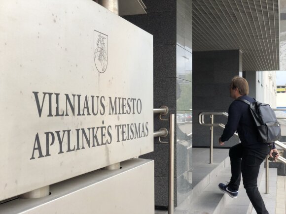 A Vilnius man trapped in a gas station without a mask had a conflict not only with a police officer, but also with a judge.