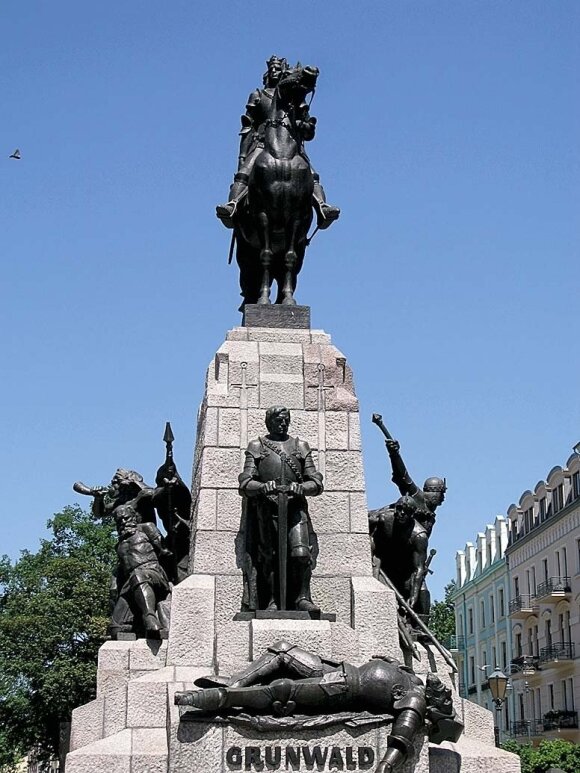 Antano Vivulskio sukurtas Žalgirio mūšio monumentas Antrojo pasaulinio karo pradžioje buvo sunaikintas, jis atstatytas maždaug po 30-ies metų
