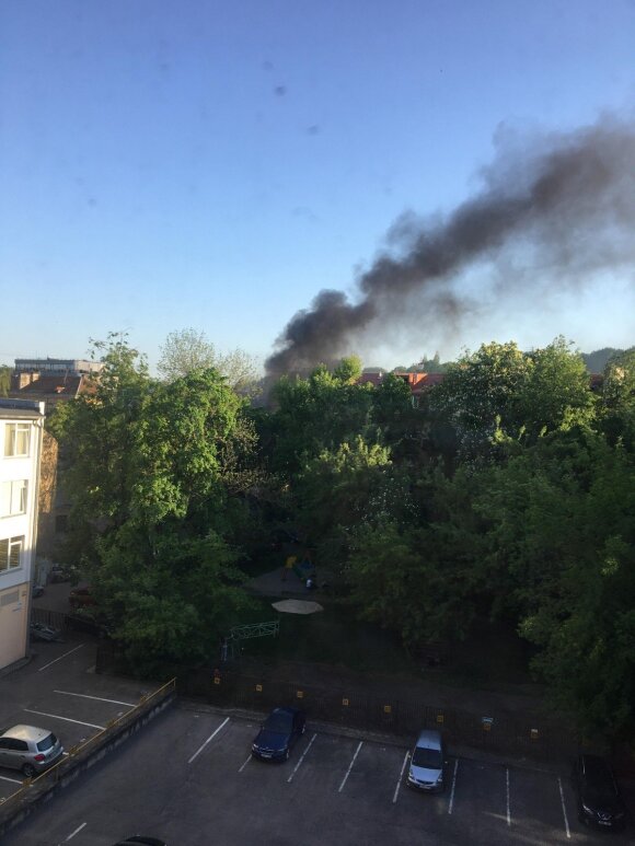 Vilniaus centre pasklidę juodi dūmai sukėlė nerimą