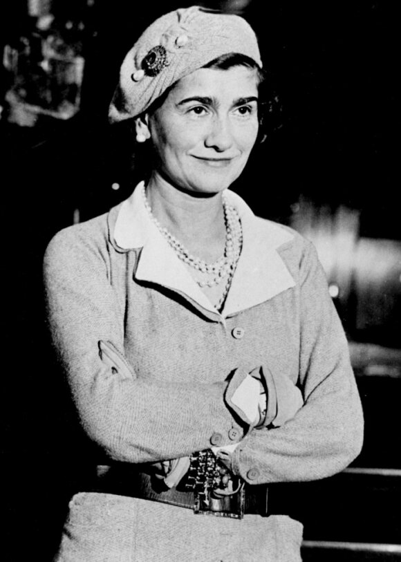 Coco Chanel: niekas nesendina moters taip, kaip desperatiškos pastangos atrodyti jaunai