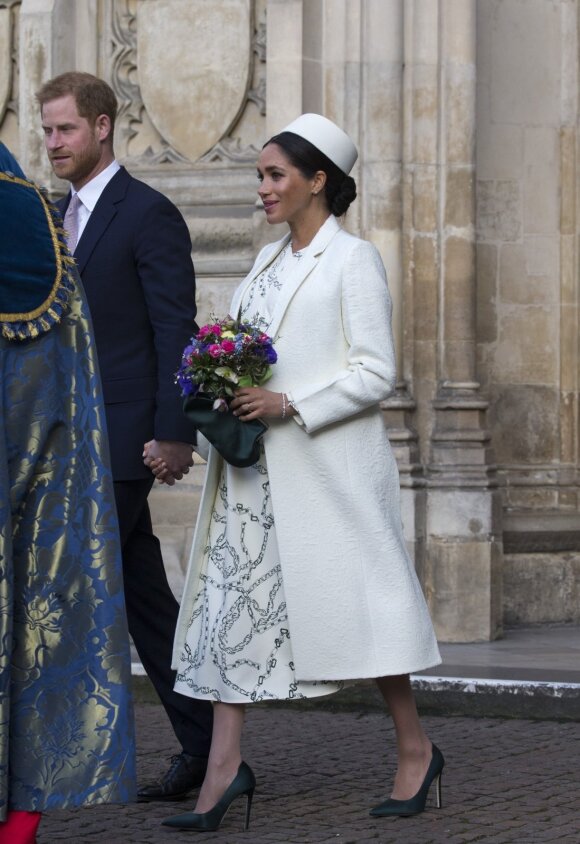 Dar vieną retro stiliaus įkvėptą „Victoria Beckham“ suknelę ji apsirengė per Tautų Sandraugos dienos pamldas Vestminsterio abatijoje