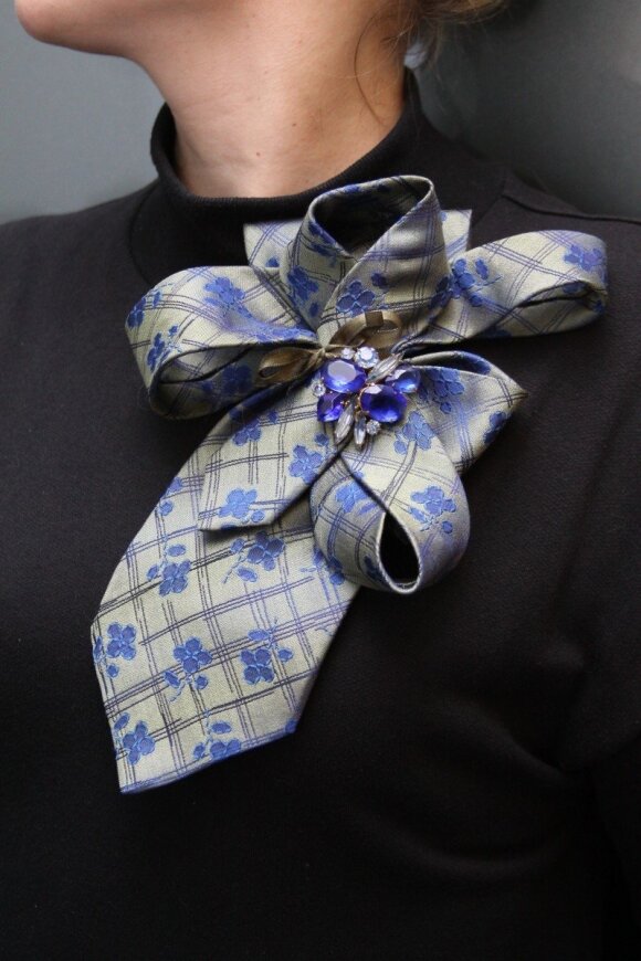 Pasidaryk pati: kaklaraiščio virsmas įspūdingu moterišku aksesuaru