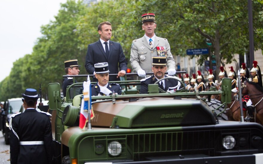 Emmanuelis Macronas Bastilijos dienos parade