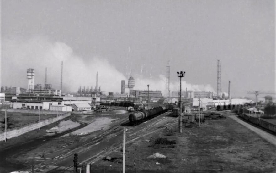 1989 metais įvykus avarijai Jonavos gamybiniame susivienijime, nuodingų chemikalų garai kilo į 80 metrų aukštį