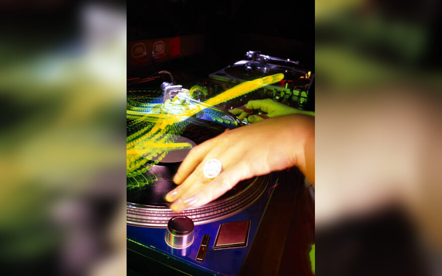DJ, didžėjus, muzika, plokštelės, muzika, vakarėlis