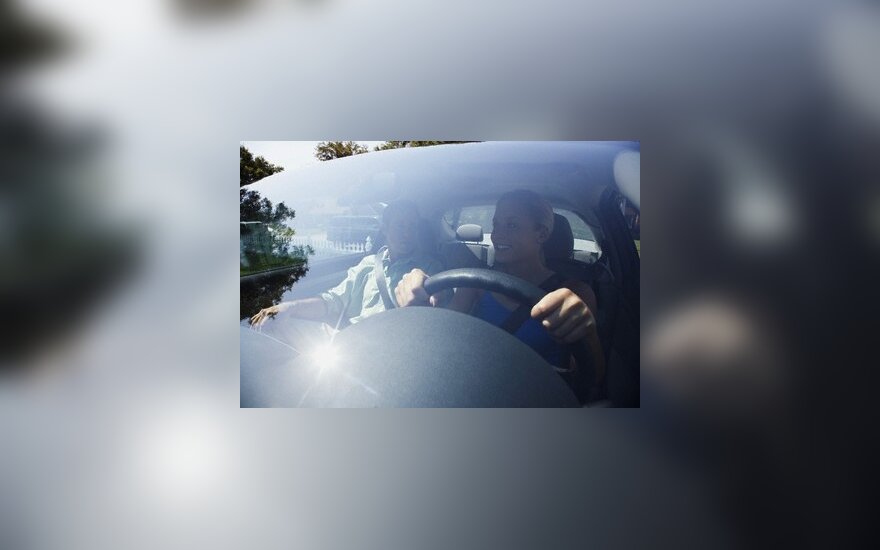 Be vairuotojo galintys važiuoti automobiliai keliuose važinės jau po 10 m.