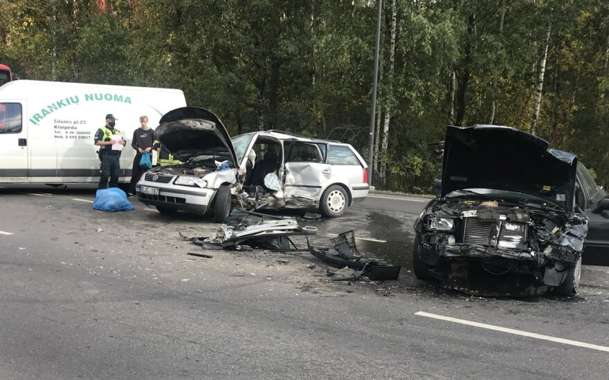 Kaune susidūrė „VW Passat“ ir „Audi“: vienas žmogus žuvo, trys sužaloti